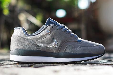 nike air safari grey